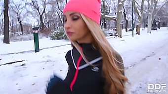 Alyssia Kent'In Vahşi Üçlü Macerası, Oral Ve Arkadan Sikişle Dolu