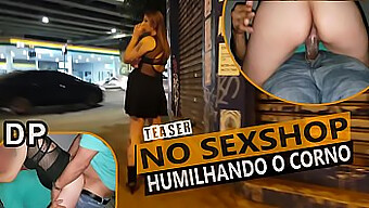 Una Esposa Se Entrega A La Doble Penetración Anal Con Dos Hombres Mientras Su Marido Mira. ¡no Te Pierdas Esta Escena Caliente Y Llena De Acción!